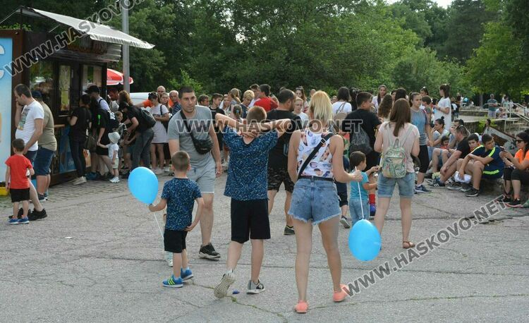 Дискотека на открито събра деца и възрастни в „Кенана“, имаше изненади и подаръци