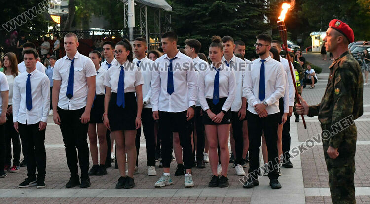 Заря в Хасково за Ботев и загиналите за свободата и независимостта на България  