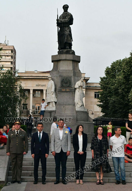Заря в Хасково за Ботев и загиналите за свободата и независимостта на България  