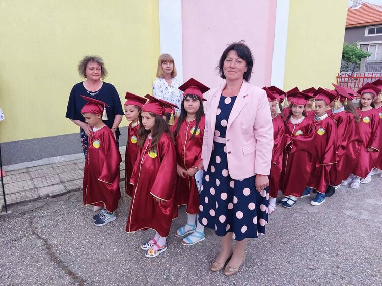 ДГ "Марица" изпрати 23 бъдещи първолаци