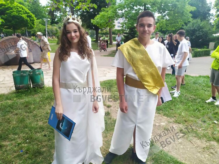 Празник на математиката в Градската градина,Езиковата отбелязва подобаващо стогодишния юбилей