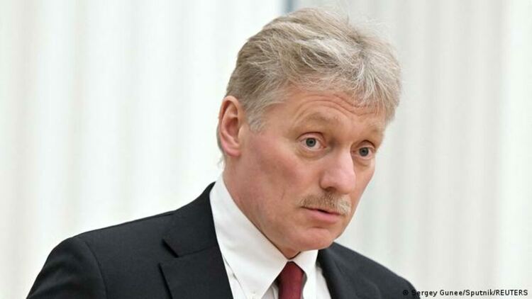 Русия може да промени маршрута за износ на петрол, за да минимизира загубите от ембаргото на ЕС, заяви Кремъл