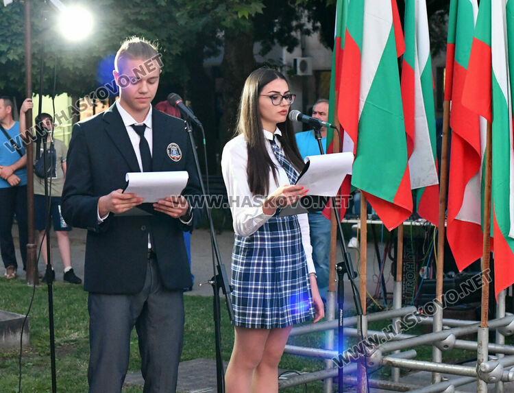 Заря в Хасково за Ботев и загиналите за свободата и независимостта на България  