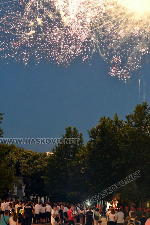 Заря в Хасково за Ботев и загиналите за свободата и независимостта на България  