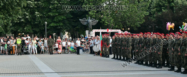 Заря в Хасково за Ботев и загиналите за свободата и независимостта на България  