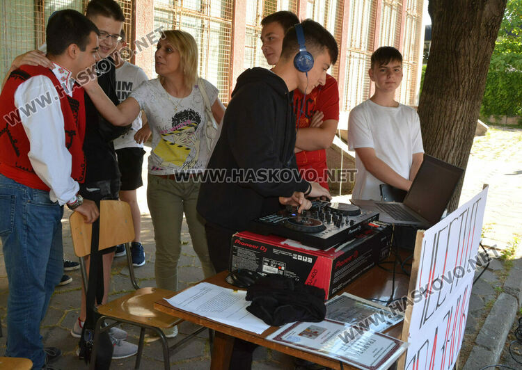 Механото чества патронен празник, отличиха изявени ученици