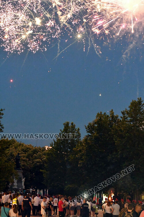 Заря в Хасково за Ботев и загиналите за свободата и независимостта на България  