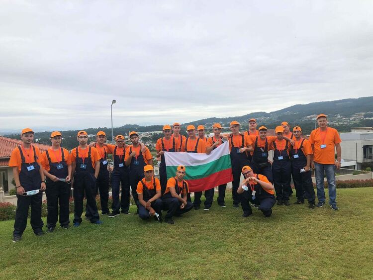 Учениците от Гимназията по транспорт и аграрни технологии продължават обучението си в Португалия