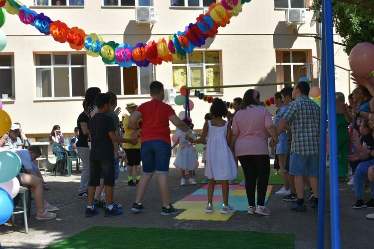 „Дневен център за деца с увреждания“ в Асеновград празнува 13-ти рожден ден 