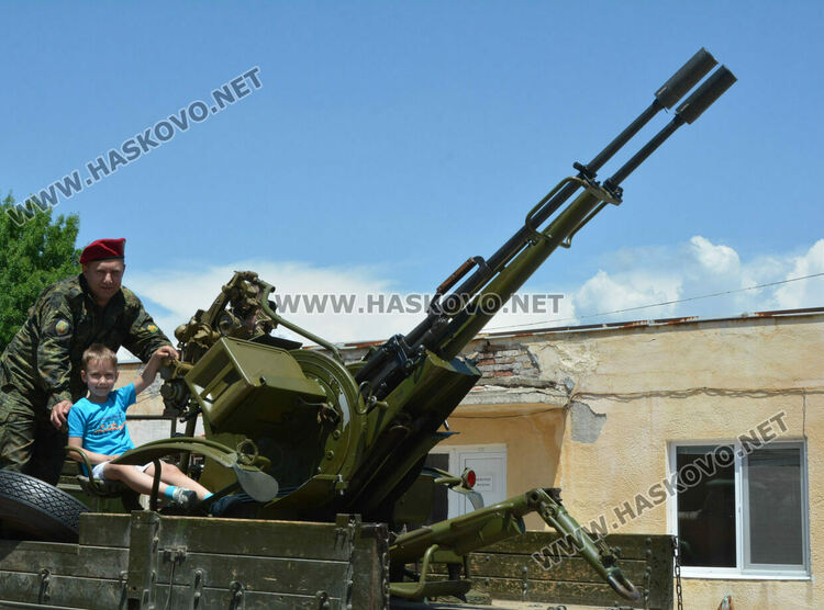 Ученици в казармата: стрелбите най-интересни