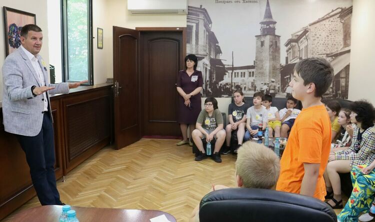 Скейт площадки и нова спортна зала искат децата от местната управа