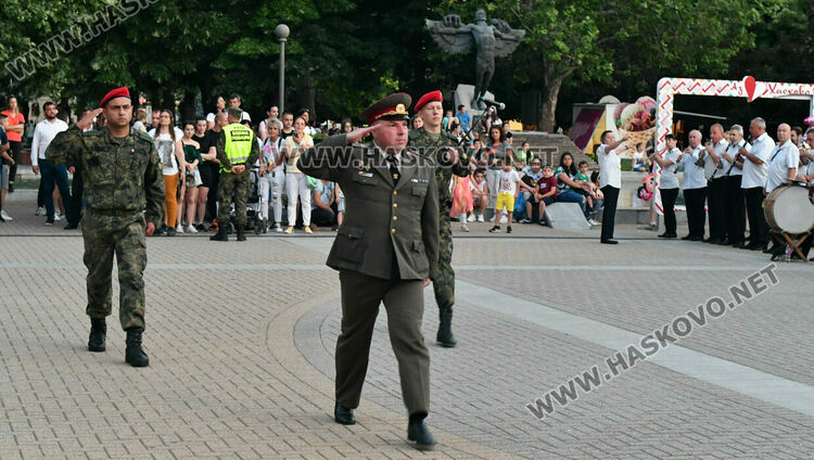 Заря в Хасково за Ботев и загиналите за свободата и независимостта на България  
