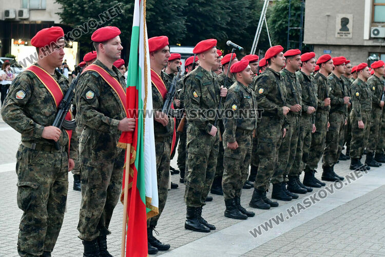 Заря в Хасково за Ботев и загиналите за свободата и независимостта на България  