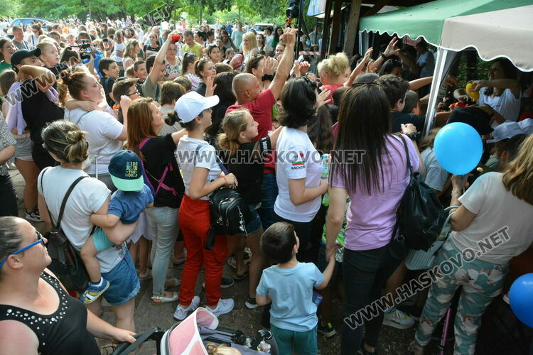 Дискотека на открито събра деца и възрастни в „Кенана“, имаше изненади и подаръци