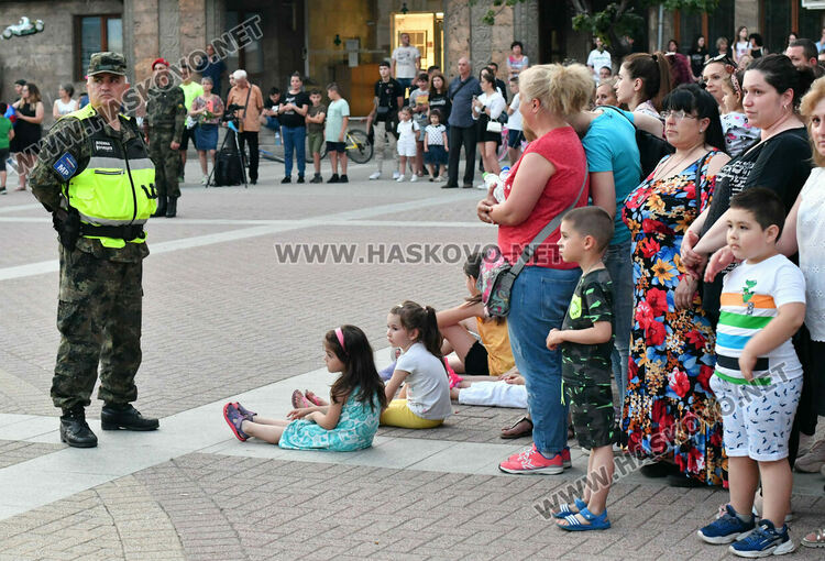 Заря в Хасково за Ботев и загиналите за свободата и независимостта на България  