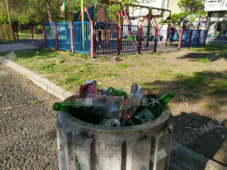 Запои се вихрят на детски площадки в Кърджали, батковци дават пример на малчуганите