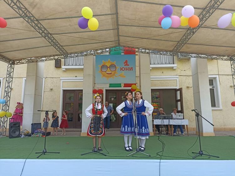 Весел празник организираха за децата от Първомайско