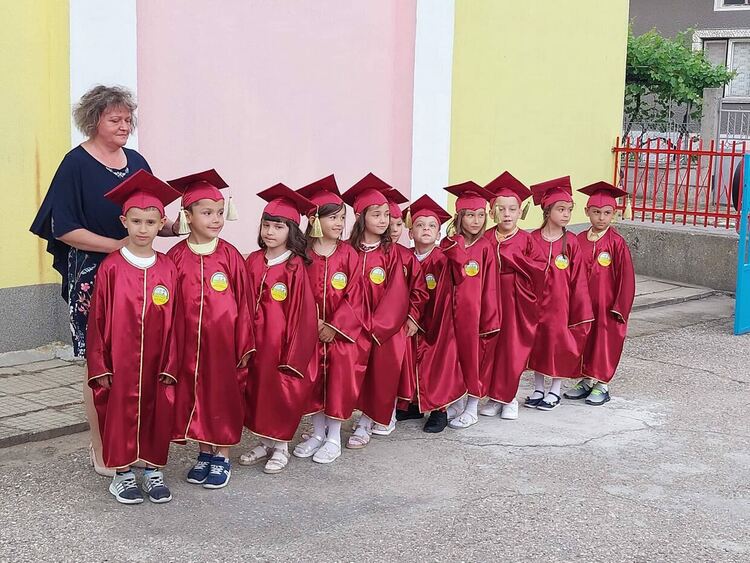 ДГ "Марица" изпрати 23 бъдещи първолаци