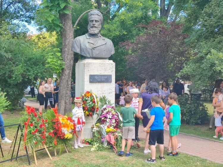 Димитровград почете Ботев и загиналите за Свободата на България