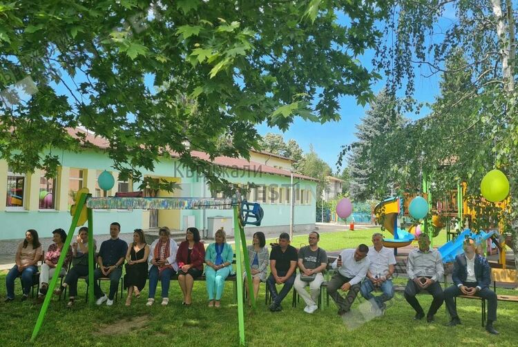 Ротари клуб Момчилград отпразнува Деня на детето с деца с увреждания, уважи ги кметът на града