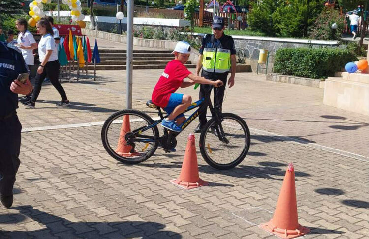 РУ-Кирково организира състезание по колоездене за Деня на детето