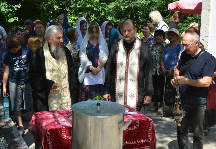 Занесоха на ръка иконата „Възнесение Господне“ до параклиса на Ямача