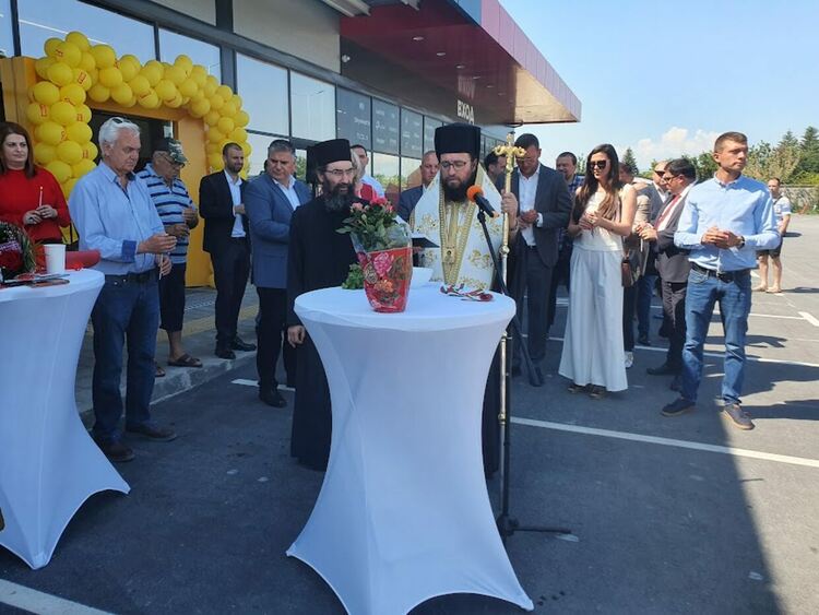 Официално е открит търговският център "Първомай Парк"