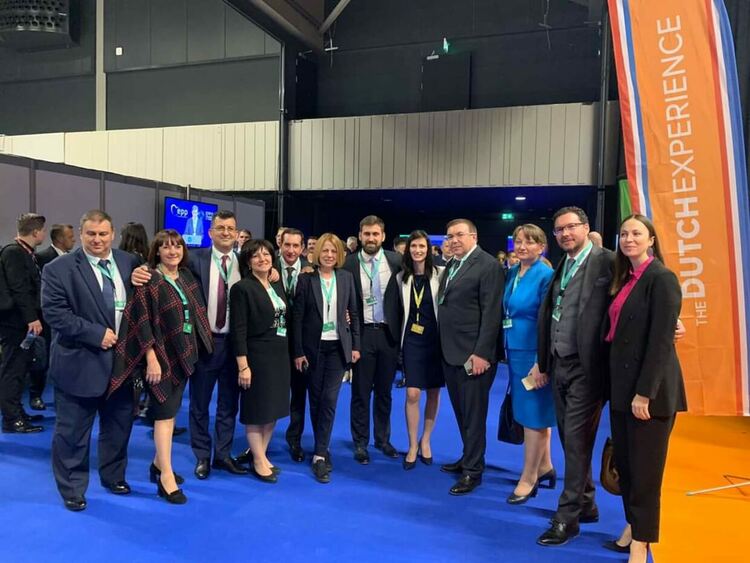 Цвета Караянчева бе гост на конгреса на ЕНП в Ротердам