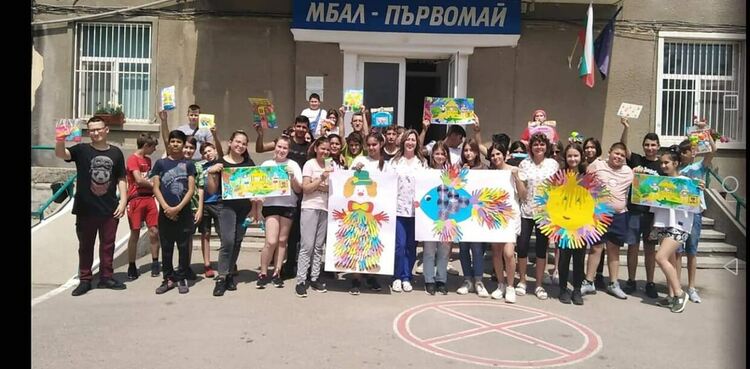 Златаровци подариха украса на Детско отделение