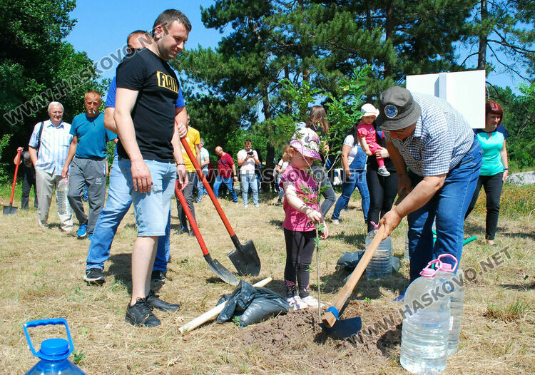 инж. Тошо Тодоров (вдясно)