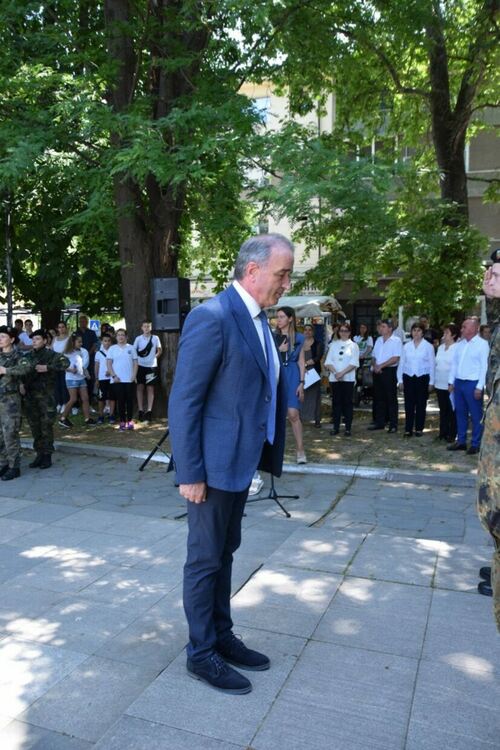 Асеновград "замръзна" под воя на сирените за 2-ри юни 