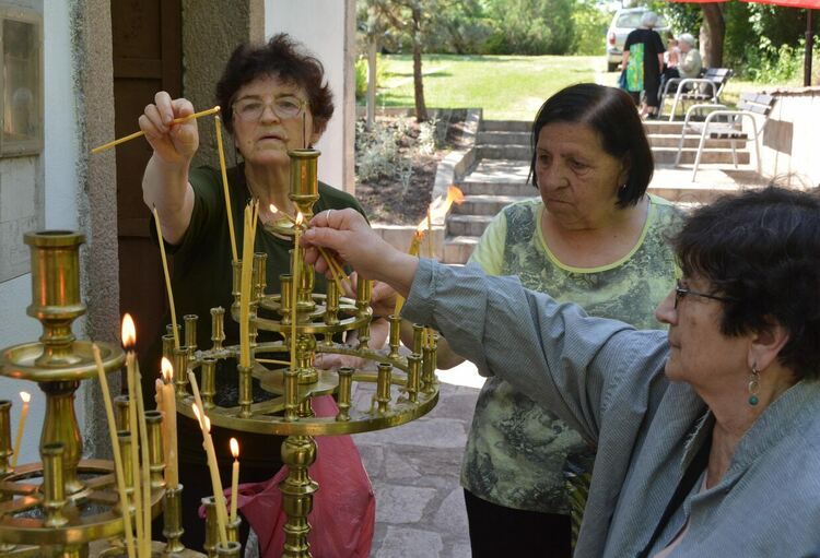 Занесоха на ръка иконата „Възнесение Господне“ до параклиса на Ямача