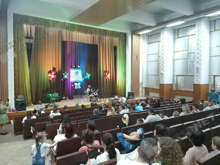 Децата от ДЕЦ "Дино" с галаконцерт, участваха лауреати на международни конкурси