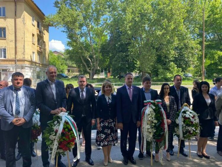 Перник се поклони днес пред подвига на Христо Ботев и на падналите в борбите за свободата и независимостта на България