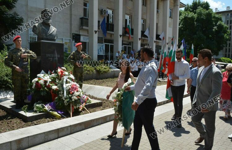 Минута мълчание и поклон пред подвига на Ботев и загиналите за свободата на България