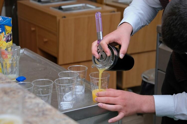 Седмокласници се ориентират каква професия да изберат в Гимназията по туризъм