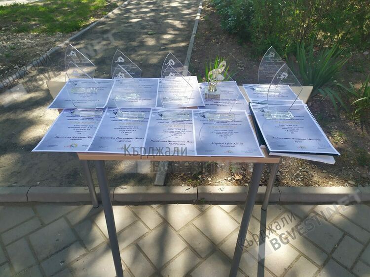 Ботевци се поклониха пред делото на своя патрон, венец поднесоха и от областния управител