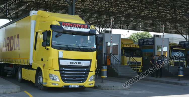 Увеличават капацитета на пропуск за камионите от Турция 