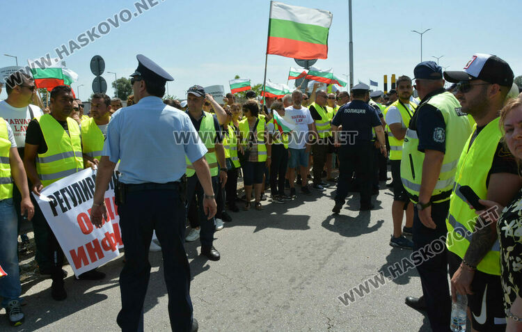 Протест на превозвачите на границата с Турция, искат разговори с министър Събев