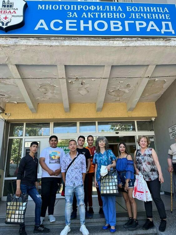 Учениците от ПГ „Свети Патриарх Евтимий“ с благотворителна инициатива