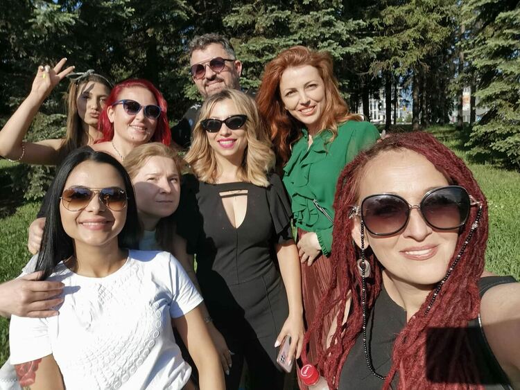 Жанета Милева (отпред вдясно)