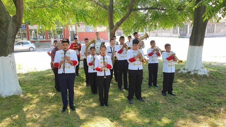 Първомай почете Ботев и българските герои