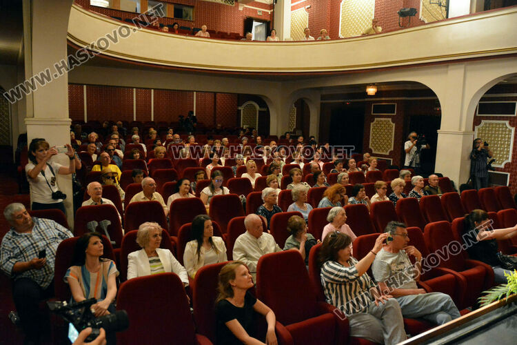 Внучката на Аспарух Лешников Джесика откри дните, посветени на дядо й в Хасково