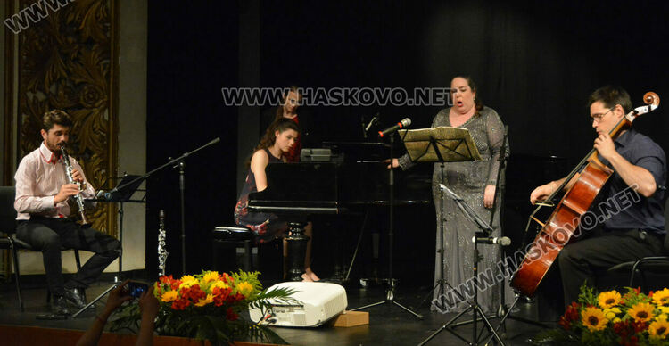 Внучката на Аспарух Лешников Джесика откри дните, посветени на дядо й в Хасково