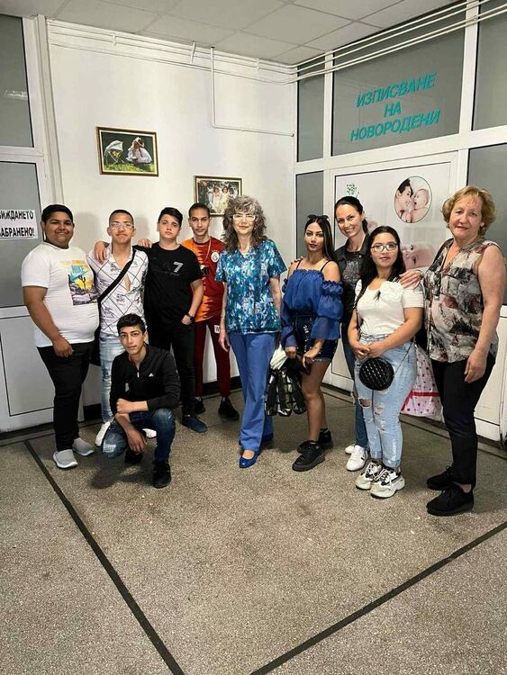Учениците от ПГ „Свети Патриарх Евтимий“ с благотворителна инициатива