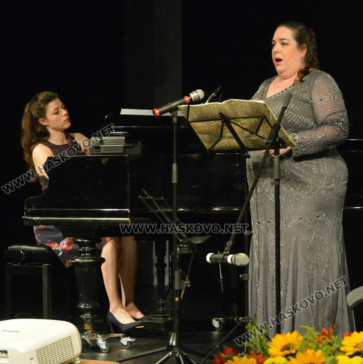 Внучката на Аспарух Лешников Джесика откри дните, посветени на дядо й в Хасково