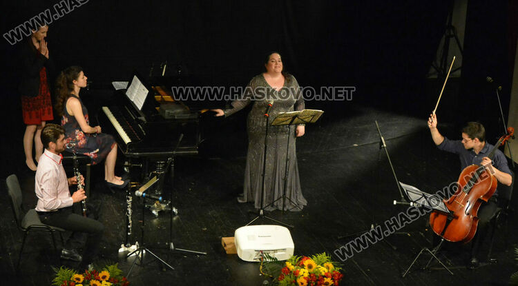 Внучката на Аспарух Лешников Джесика откри дните, посветени на дядо й в Хасково