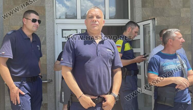 Полицаи от Хасково на протест с искане за увеличение на заплатите с 25%
