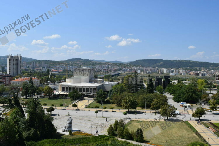 Предимно слънчево днес над Кърджали, ветровито