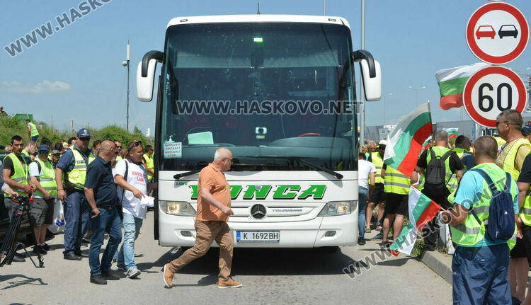 Протест на превозвачите на границата с Турция, искат разговори с министър Събев